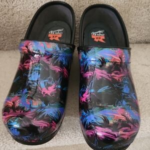 Dansko XP Colorful Clogs size 11 nwb